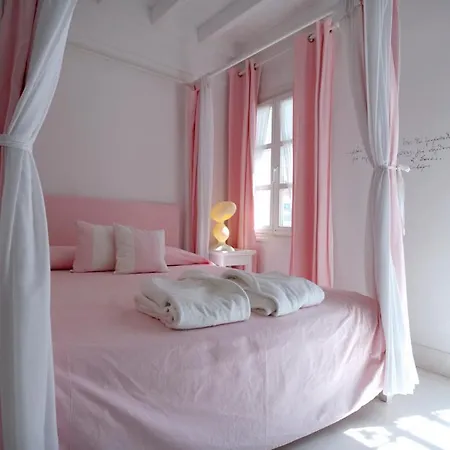 Perantzada 1811 Hotel 4*